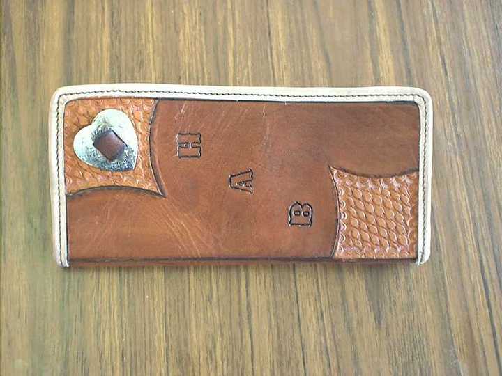 Mar01_02-1.jpg - Leather wallet